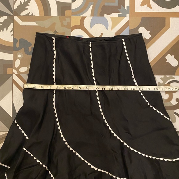 Ladies SUNNY LEIGH Blk/Wht Spaniard Style Ruffled Skirt - Picture 2 of 3